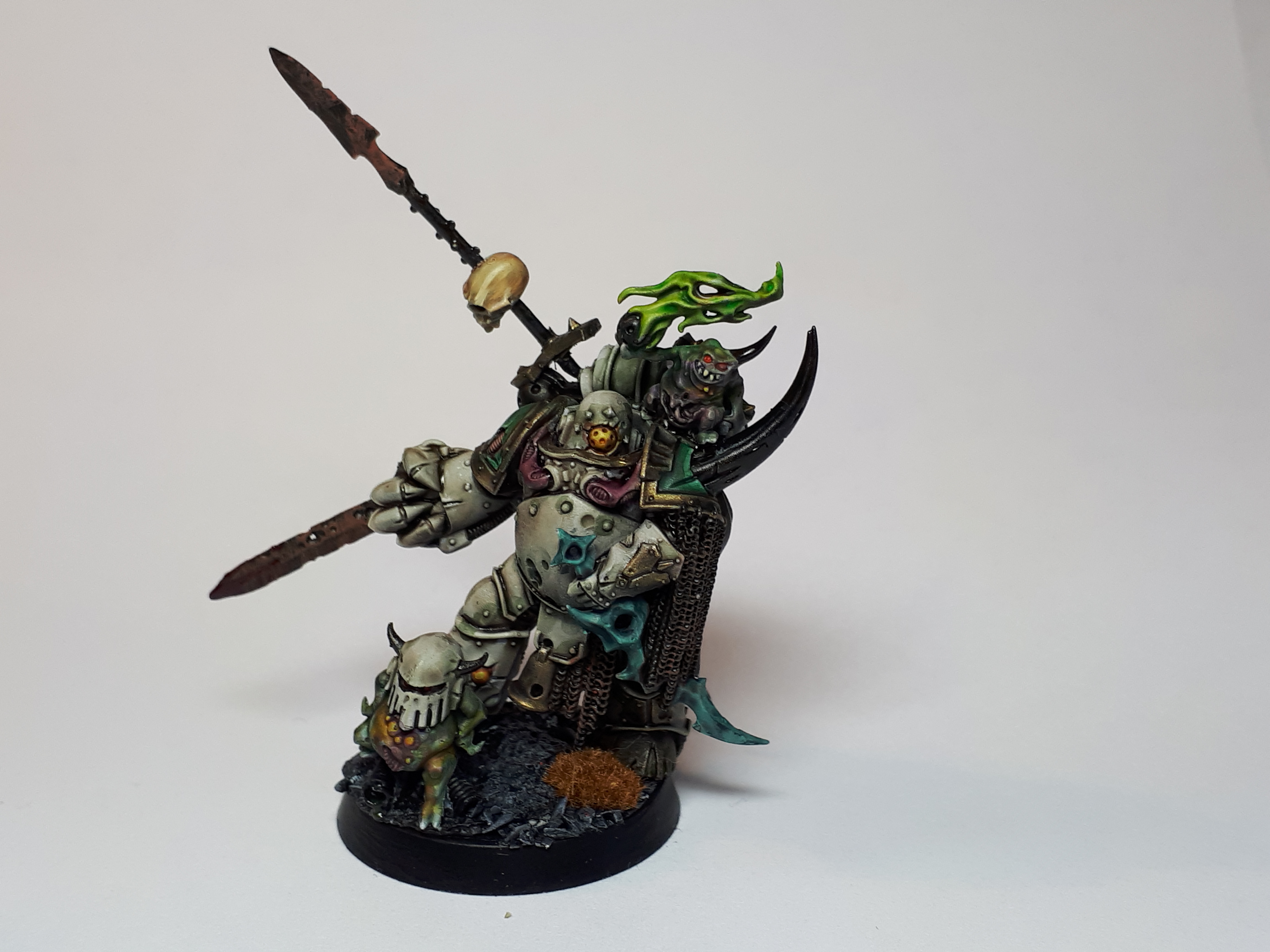 Plague Marine Champion with power-fist and plague knife in Pre-Heresy Legion 
colours